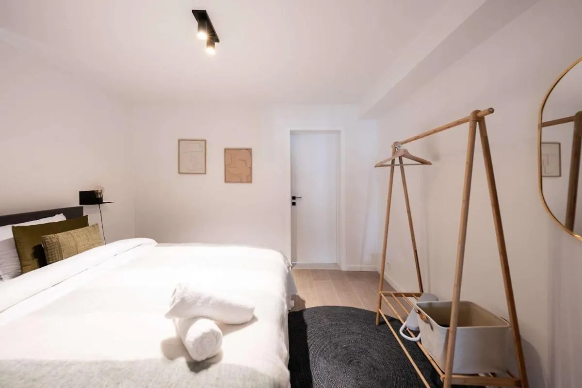 Stylish Duplex For 8 In Central Antwerp